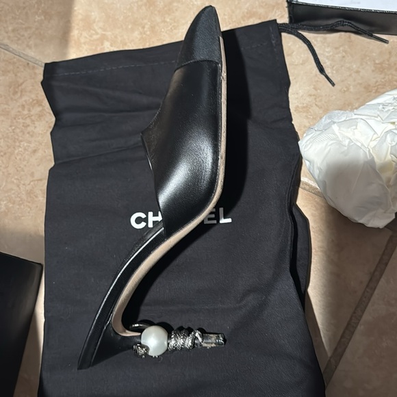 ✨Chanel heels. LIGHTLY USED.✨ - Picture 6 of 10